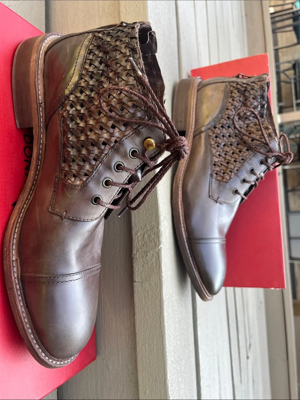 Mens- Donald Pliner shoes. Size 10.